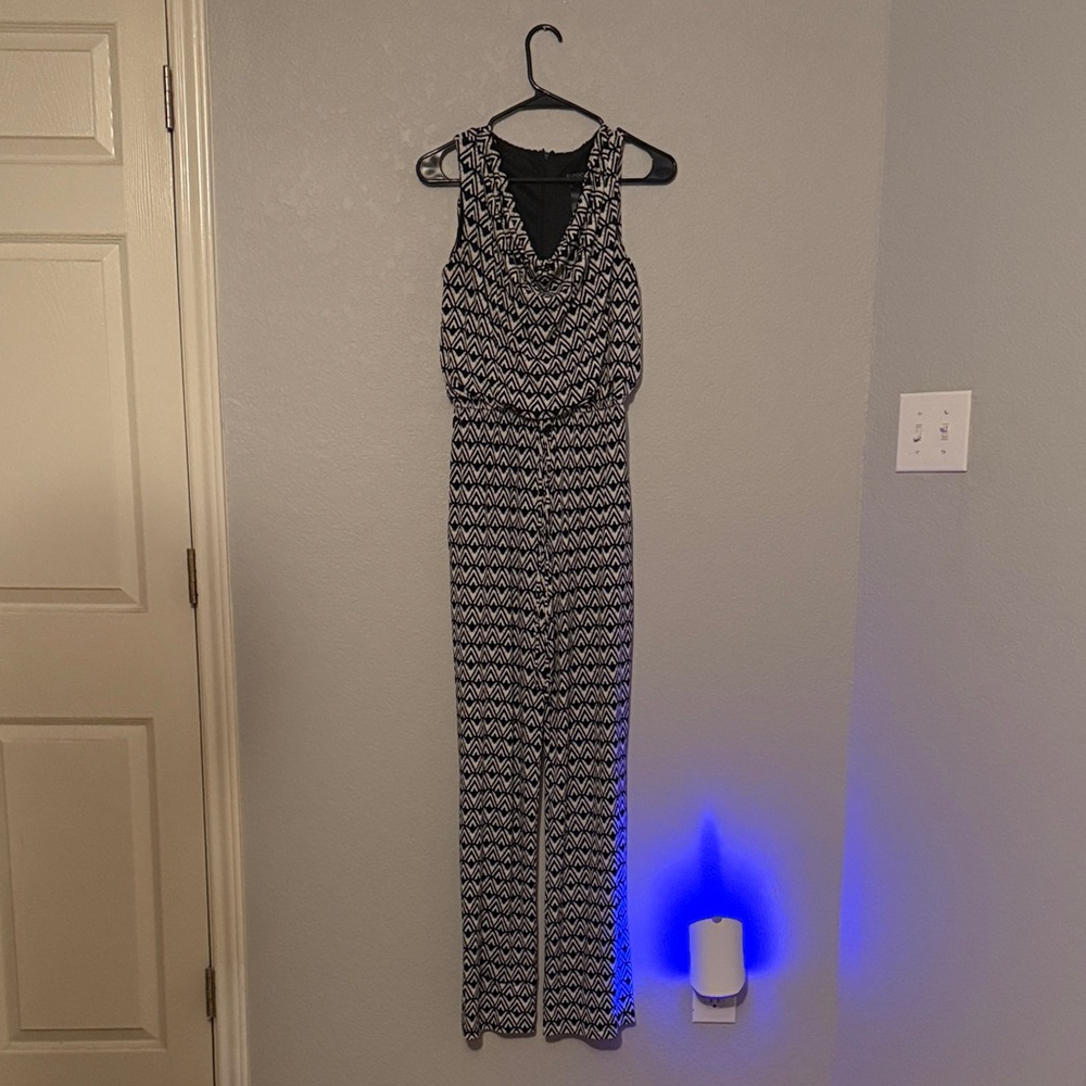 Black & White Sleeveless Patterned Jumpsuit